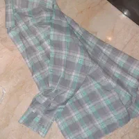 ی شلوار لی مشکی ویک پیراهن  نو و یک جفت کفش سالم