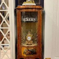 یک جفت ویترین ایتالیایی