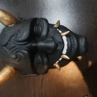 مجسمه دیوار کوب