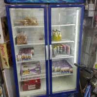 یخچال و وسایل و قفسه فروشگاه