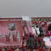 لوازم ارایشی به صورت یکجا