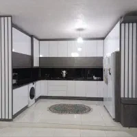 اجرای کابینت آشپزخانه طرح براق شاین