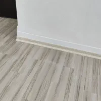 نصاب انواع کفپوش و پارکت و لمینت و قرنیز