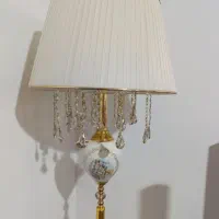 آباژور ایستاده