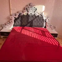 فروش تخت به همراه تشک و میز آرایش