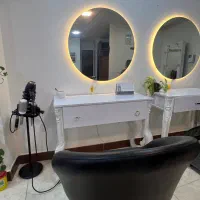 احاره صندلی ونمیز ناخن در سالن زیبایی|اجارهٔ دفتر کار، اتاق اداری، مطب|رشت, معلم|دیوار