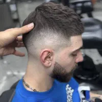 آرایشگر مردانه، پاکسازی پوست اصلاح سر وصورت رایگان