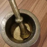 هاون برنجی قدیمی|کلکسیون اشیاء عتیقه|کرج, کوی زنبق|دیوار