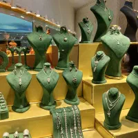 ویترین و کف چین و مانکن طلا و جواهر