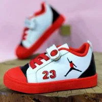 فروشنده کفش فروشی آقا