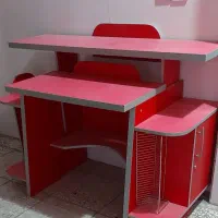 میز تحریرو کامپیوتر