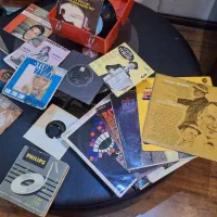 تعدادی صفحات گرامافون قدیمی کلکسیونی کمیاب