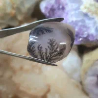 تولید نگین و گردن آویز از گوهر سنگهای ناب|زیورآلات و اکسسوری|لنجان, |دیوار