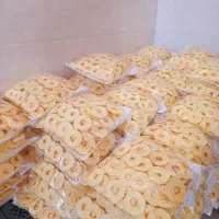 کار در کارگاه میوه خشک کنی