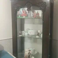 بوفه و آینه ایستاده سالم و تمیز