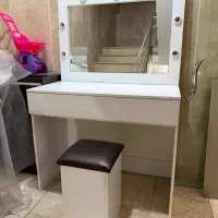 میز آرایش در حد نو