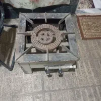 صندلی و دو شعله