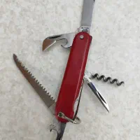 چاقوی چند کاره قرمز رنگ اسپانیایی و فندک قدیمی