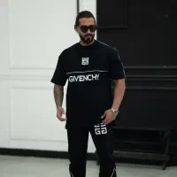 فورشنده پوشاک مردانه