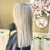 استخدام دستیار مبتدی رنگ و لایت