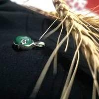 پلاک نقره عیار ۹۲۵ با سنگ عقیق سبز