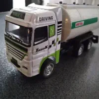 کامیون و هواپیما