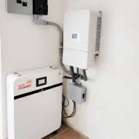 نصب پنل خورشیدی  و  برق های اضطراری