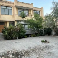 ویلایی دربست سه طبقه چهارباغ پایین