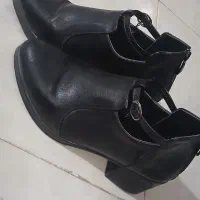 بوت زنانه مشکی سایز ۳۹، در حد نو ساق کوتاه