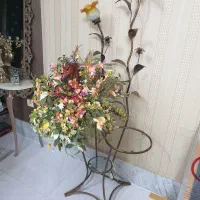 گل مصنوعی همراه با آباژور