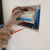 برقکارساختمان/نصب وتعمیرات لاینر.آیفون.دوربین.