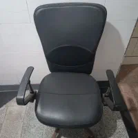 دو عدد صندلی چرخدار