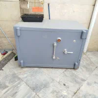 گاو صندوق زیر ویترینی