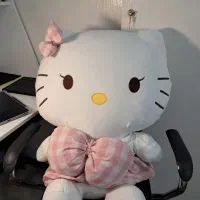عروسک هلو کیتی برای ولنتاین