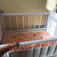 تخت گهواره ای|تخت و صندلی بچه|آبیک, |دیوار