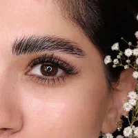 اکستنشن و لیفت و لمینت مژه و ابرو
