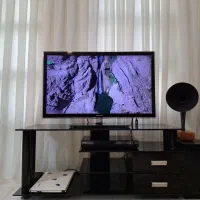 تلوزیون ۴۲ سامسونگ به همراه سینما خانواده و میز