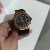 ساعت مچی مردانه و یک ساعت هابلوت زنانه