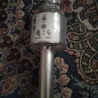 میکروفون هست اسپیکر هم هست