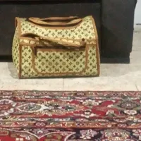 یک کیف سبز گمشده ک داخلش مدارک هست
