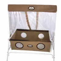 تخت کنار مادر نو