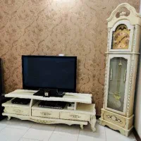 ست میز تلویزیون و ساعت ایستاده