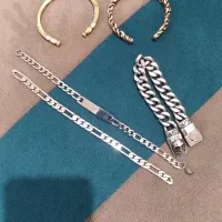 تعدادی دستبند
