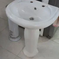روشویی به همراه پایه