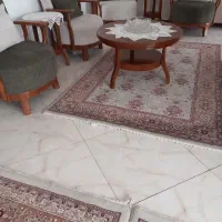 مبل راحتی ۴نفره به همراه میز وسط و ۲میز عسلی