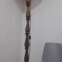 آباژور ایستاده