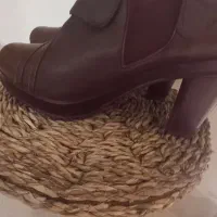 نیم بوت چرم پاشنه دار