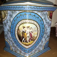 فروش دو شکلات خوری و یک مجسمه برنج