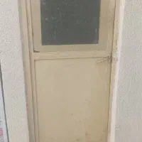 یک عدد درب دستشویی سنگین