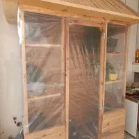 یک عدد گلخانه چوبی چرخ دار|گل و گیاه طبیعی|شاهین‌شهر, گزبرخوار|دیوار